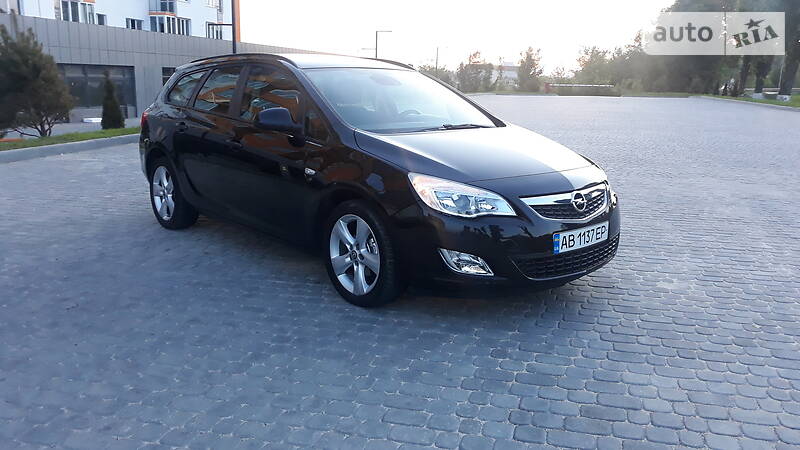 Універсал Opel Astra 2011 в Вінниці