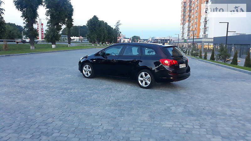 Універсал Opel Astra 2011 в Вінниці
