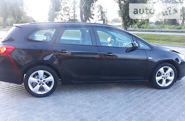 Універсал Opel Astra 2011 в 