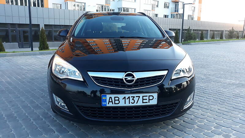 Універсал Opel Astra 2011 в Вінниці