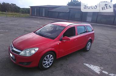 Универсал Opel Astra 2007 в Хороле