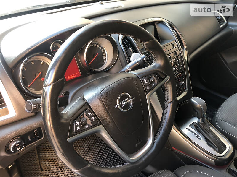 Универсал Opel Astra 2012 в Черновцах