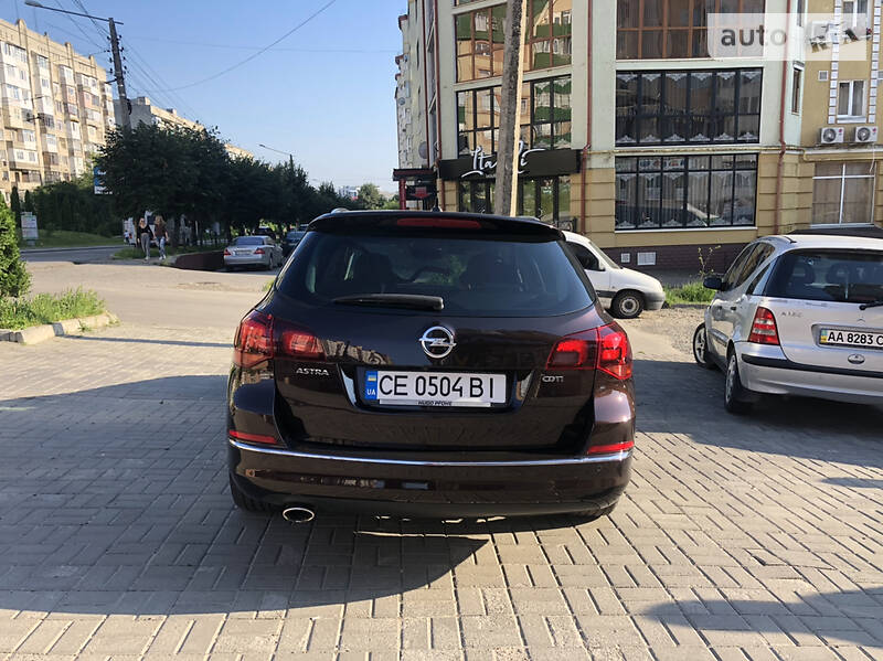 Универсал Opel Astra 2012 в Черновцах