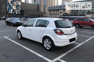 Хэтчбек Opel Astra 2013 в Киеве