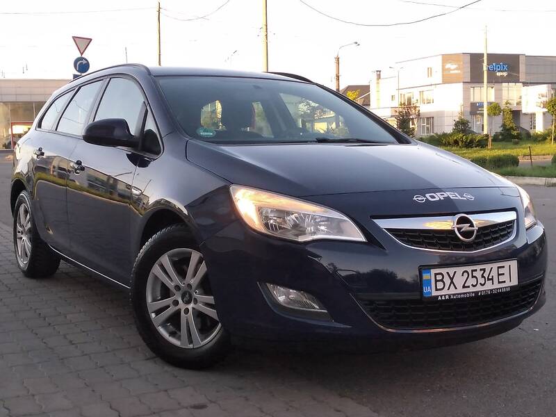 Универсал Opel Astra 2011 в Хмельницком