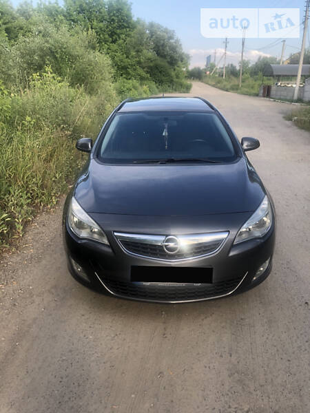 Універсал Opel Astra 2012 в Києві