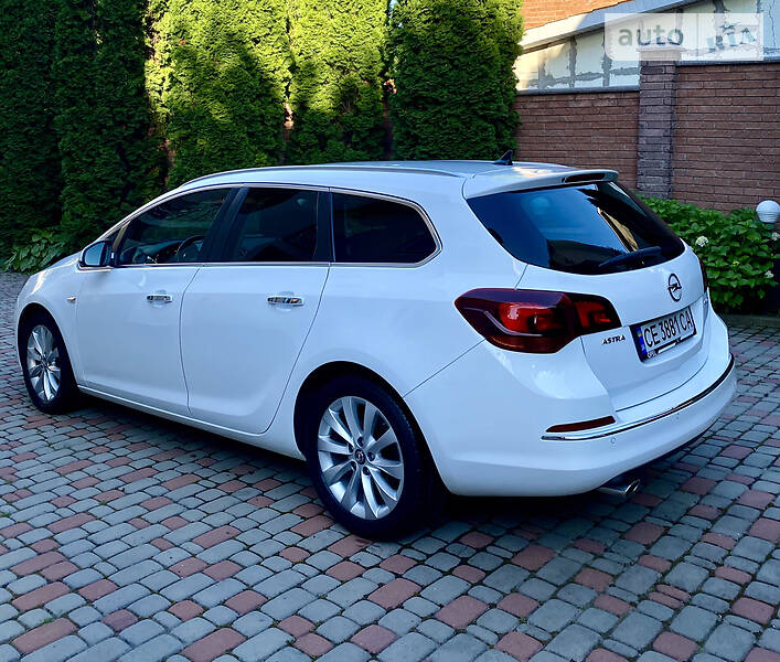 Універсал Opel Astra 2013 в Чернівцях
