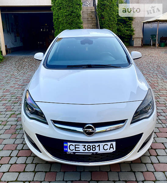 Універсал Opel Astra 2013 в Чернівцях