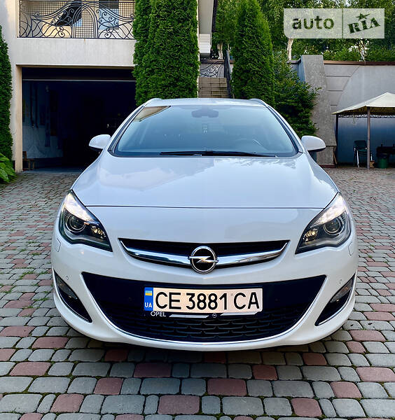 Універсал Opel Astra 2013 в Чернівцях