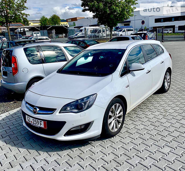 Універсал Opel Astra 2013 в Чернівцях