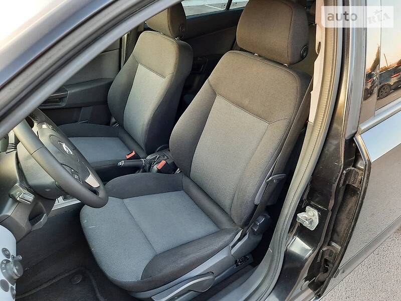 Універсал Opel Astra 2006 в Полтаві