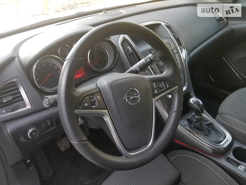 Хэтчбек Opel Astra 2011 в Львове