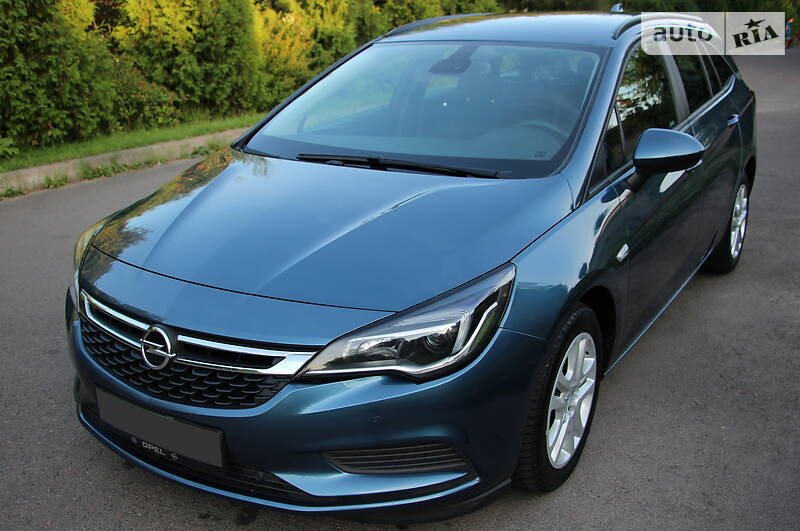 Універсал Opel Astra 2017 в Рівному