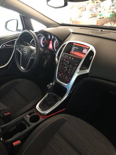 Універсал Opel Astra 2014 в Костянтинівці