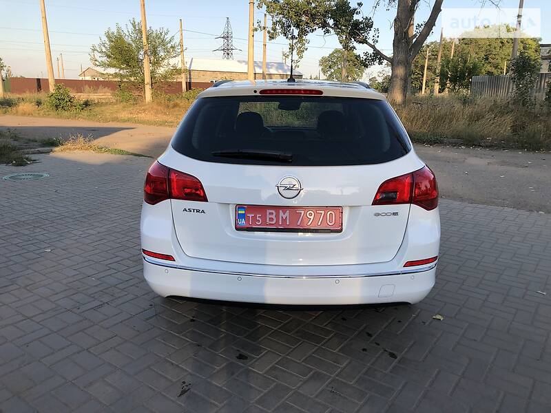 Універсал Opel Astra 2014 в Костянтинівці