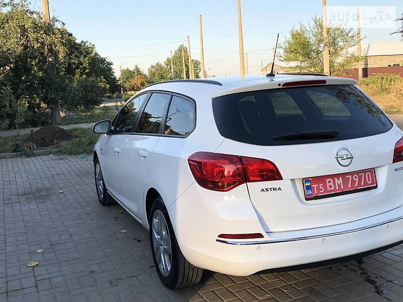 Універсал Opel Astra 2014 в Костянтинівці