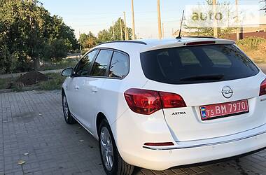 Універсал Opel Astra 2014 в 