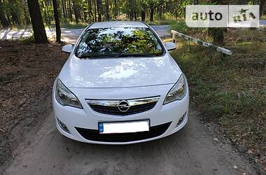 Универсал Opel Astra 2011 в Киеве
