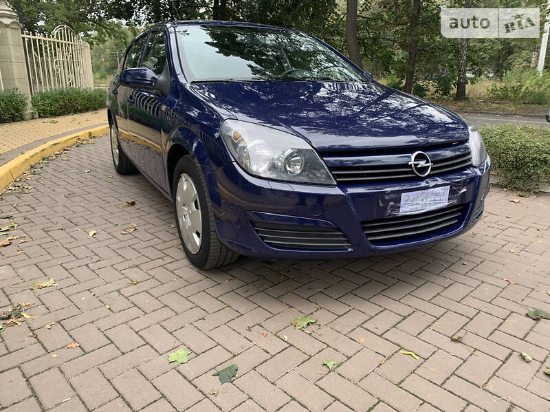 Хэтчбек Opel Astra 2005 в 