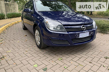 Хэтчбек Opel Astra 2005 в 