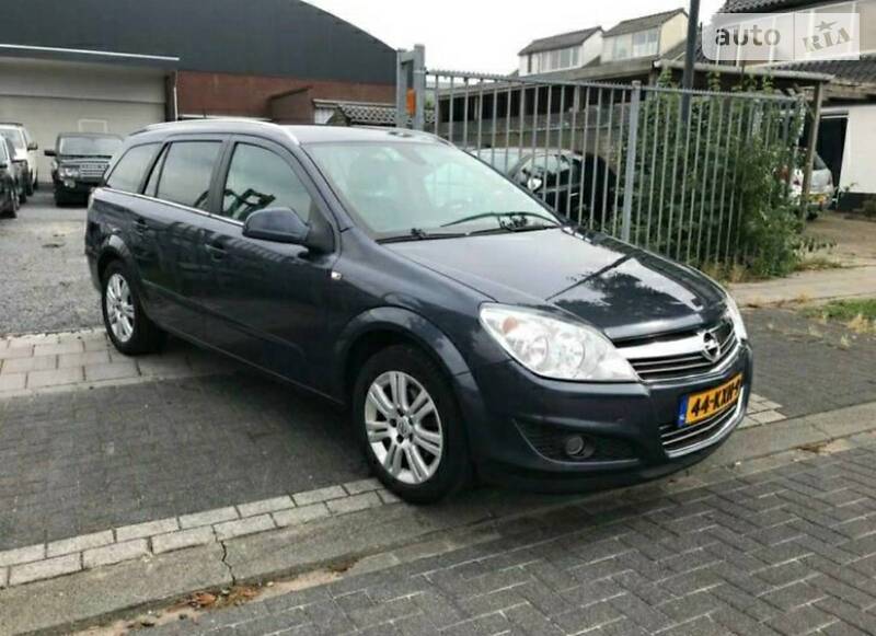 Универсал Opel Astra 2010 в Ровно