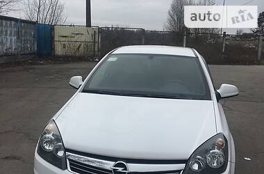 Седан Opel Astra 2013 в Киеве