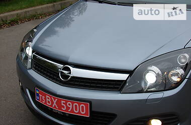 Купе Opel Astra 2009 в Ровно
