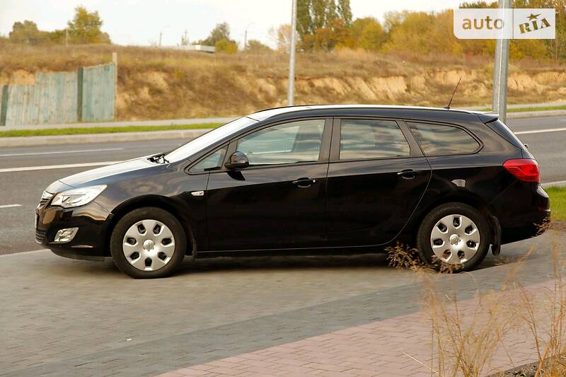 Універсал Opel Astra 2011 в Хмельницькому