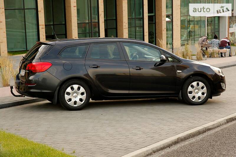 Універсал Opel Astra 2011 в Хмельницькому