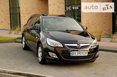 Универсал Opel Astra 2011 в 