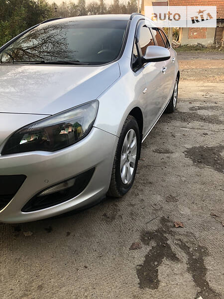Универсал Opel Astra 2013 в Тячеве