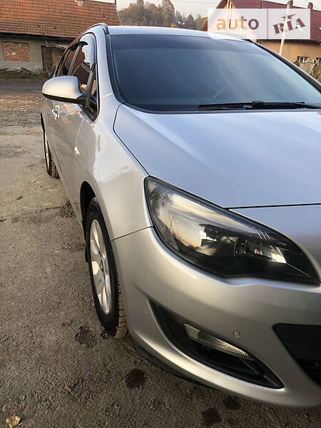 Универсал Opel Astra 2013 в Тячеве