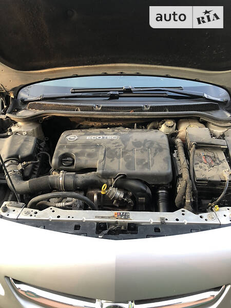 Универсал Opel Astra 2013 в Тячеве