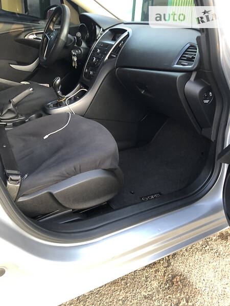 Универсал Opel Astra 2013 в Тячеве