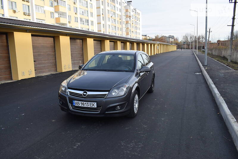 Хэтчбек Opel Astra 2012 в Виннице