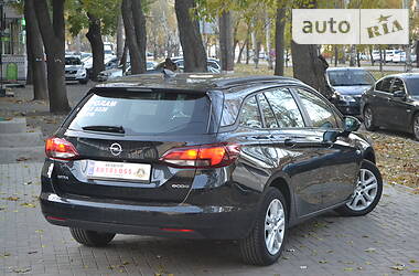 Универсал Opel Astra 2016 в Николаеве