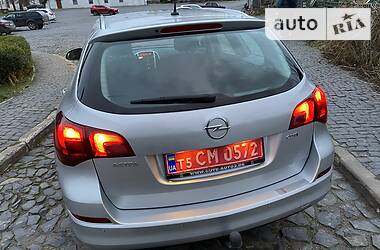 Универсал Opel Astra 2011 в Луцке