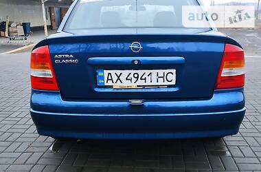 Седан Opel Astra 2005 в Близнюках
