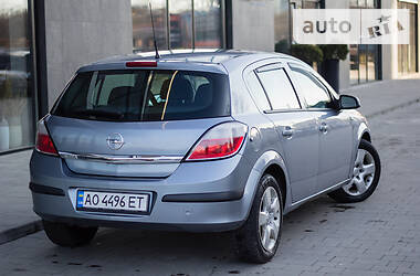 Хэтчбек Opel Astra 2006 в Ужгороде