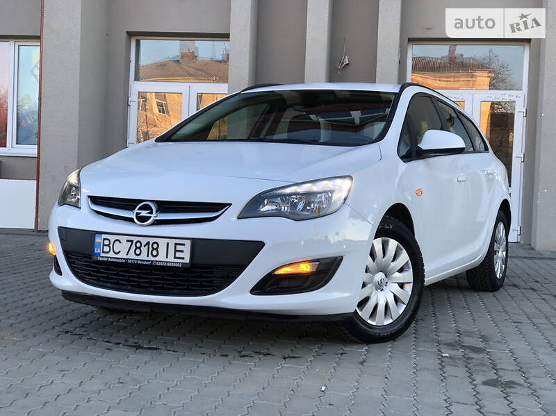 Універсал Opel Astra 2015 в Дрогобичі