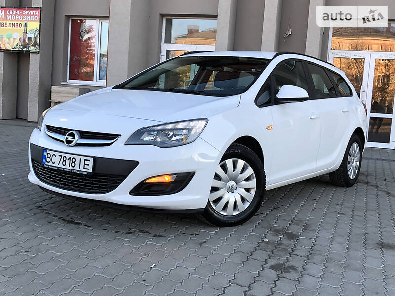 Універсал Opel Astra 2015 в Дрогобичі