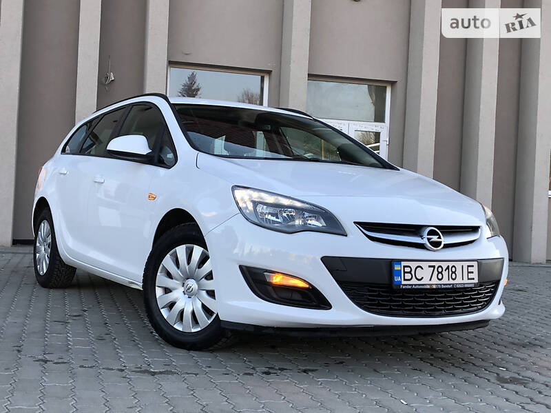 Універсал Opel Astra 2015 в Дрогобичі