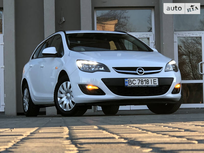 Універсал Opel Astra 2015 в Дрогобичі