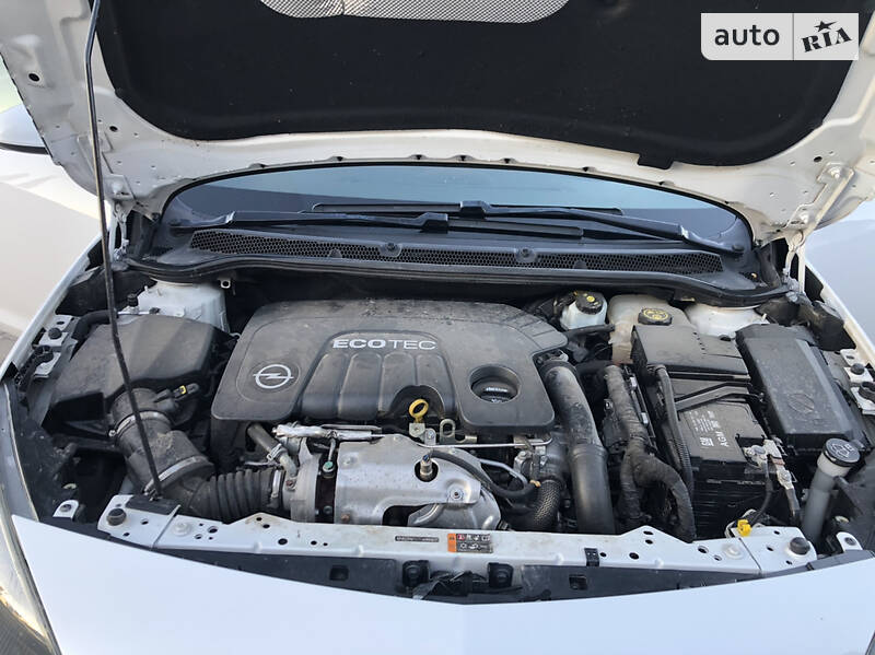 Універсал Opel Astra 2015 в Дрогобичі