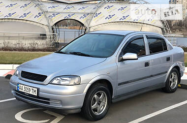 Седан Opel Astra 2002 в Львове