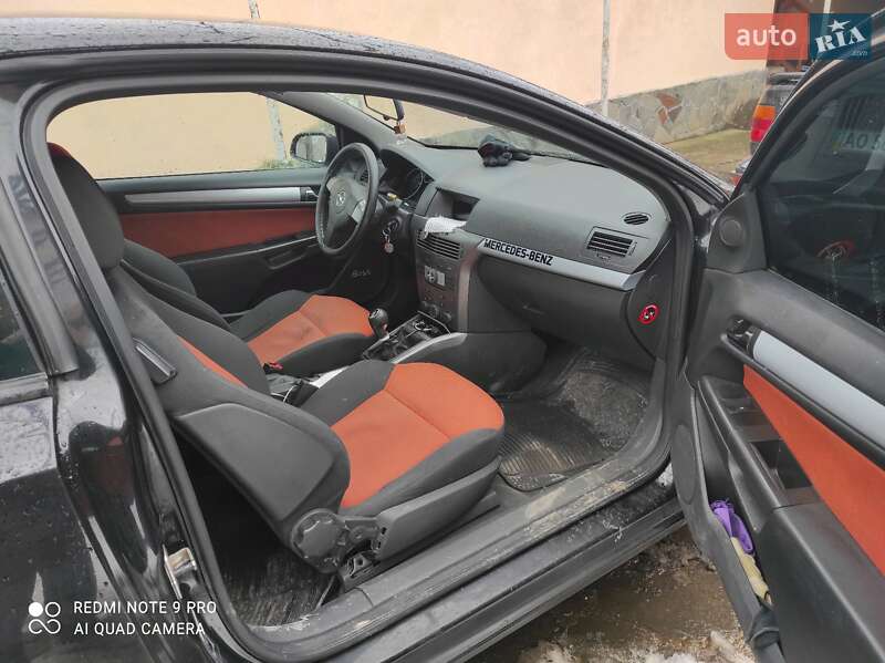 Купе Opel Astra 2006 в Ужгороде