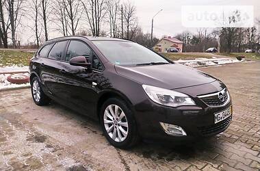 Универсал Opel Astra 2012 в Стрые