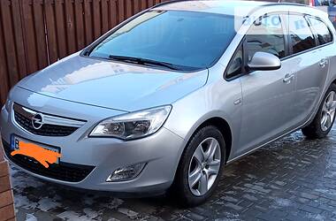 Универсал Opel Astra 2011 в Староконстантинове