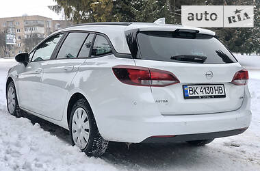 Универсал Opel Astra 2017 в Ровно