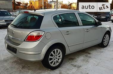 Хэтчбек Opel Astra 2006 в Городке